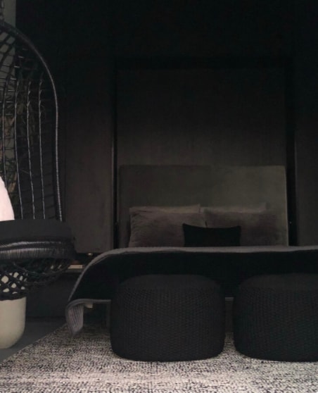 privégastenkamer op de begane grond entertainmentruimte met ensuite, eigen ingang en directe toegang tot zwembad en tuin