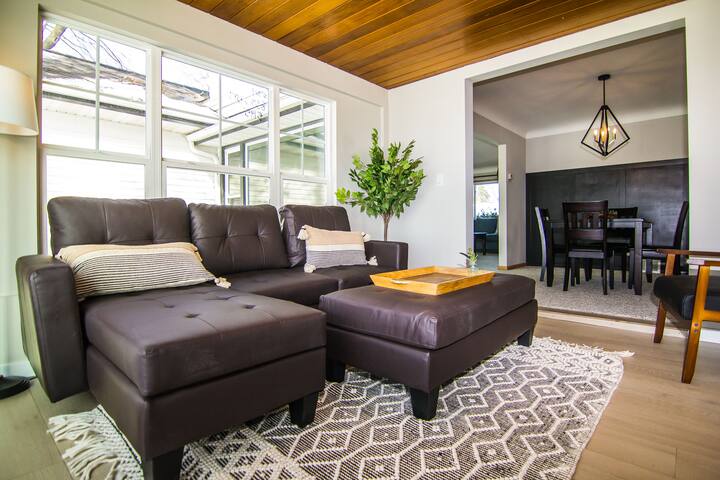 Lakefront House w/ Sauna & comfy King bed! gallery image 2