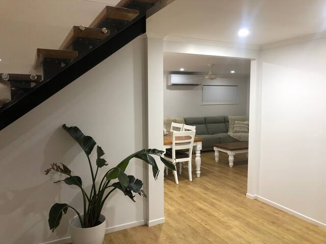 5-bedroom home by the beach gallery image 3