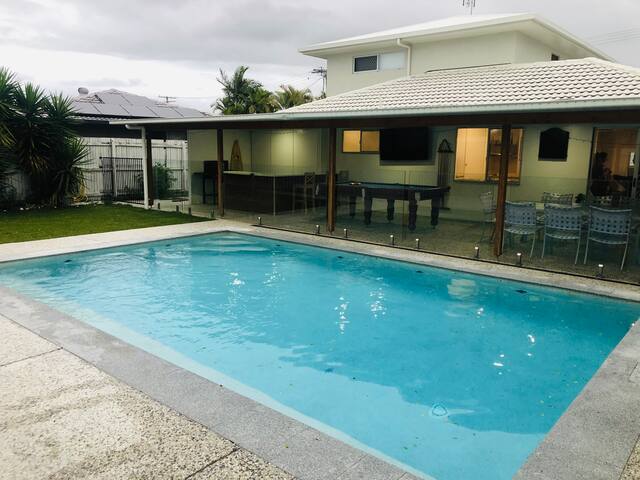 5-bedroom home by the beach