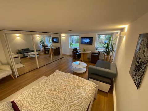 Modern apartment, quiet location, close to the city