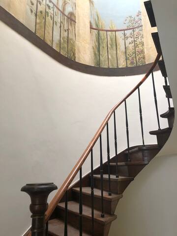 Spacious luxury apartment with Castle view! gallery image 4