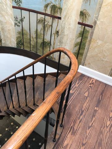 Spacious luxury apartment with Castle view! gallery image 5