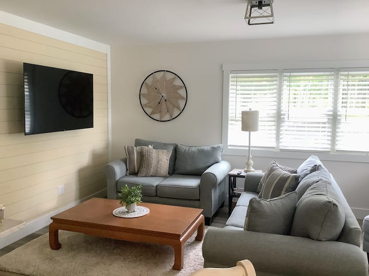 Newly Remodeled Home Downtown Boyne City - Boyne City, MI