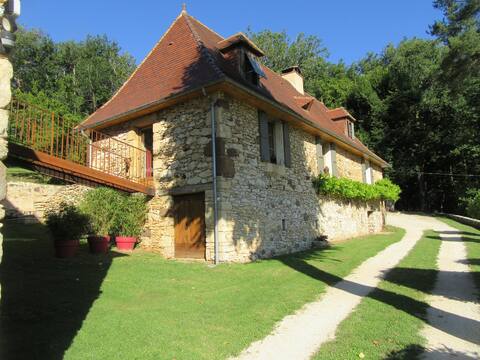 Quiet house, heated pool and spa