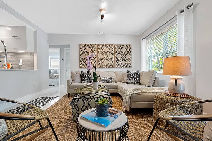 Behagliches Ferienhaus mit 2 Schlafzimmern und großem Garten.