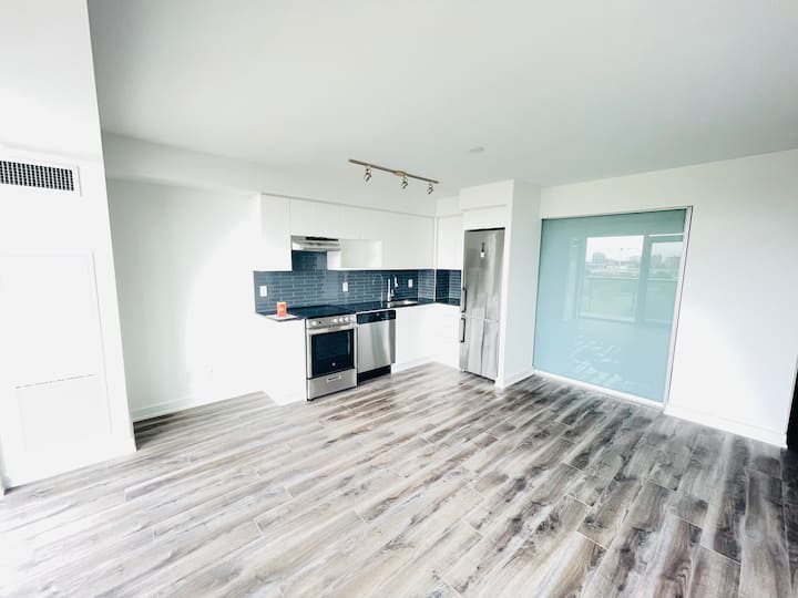 Bright, Clean 1-bedroom Condo In Toronto