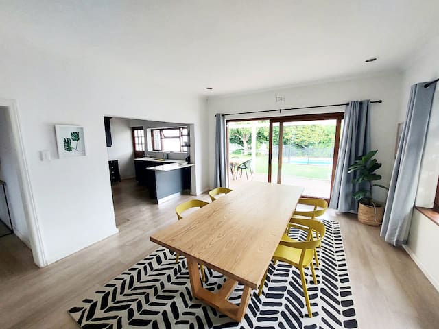 Cheerful family home with a separate cottage