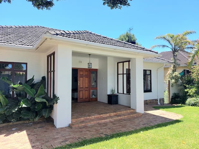 Cheerful family home with a separate cottage gallery image 4