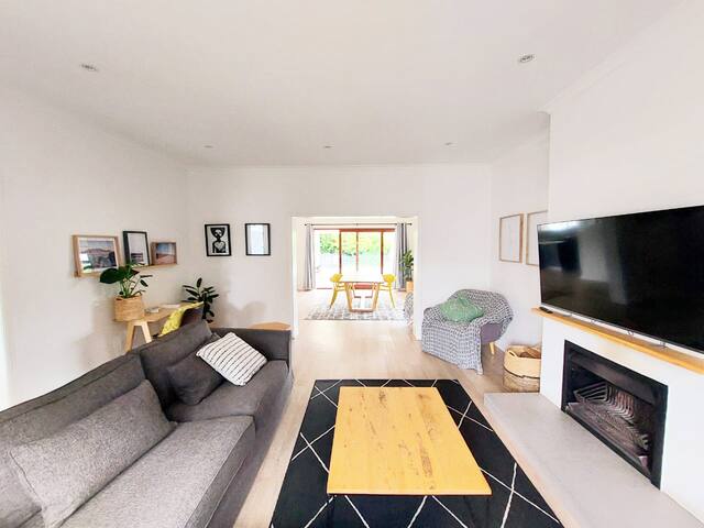 Cheerful family home with a separate cottage gallery image 2