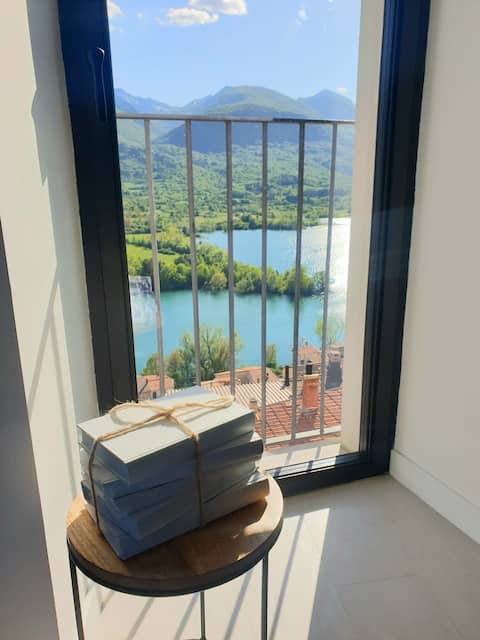 La porticina | Enchanting lake view in Barrea