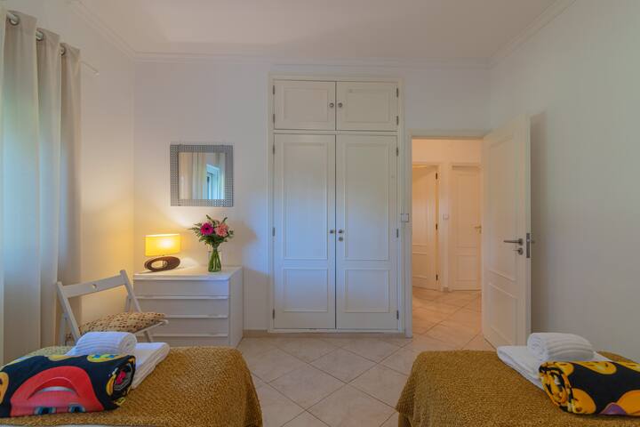 غرفة النوم 2
الأسرّة