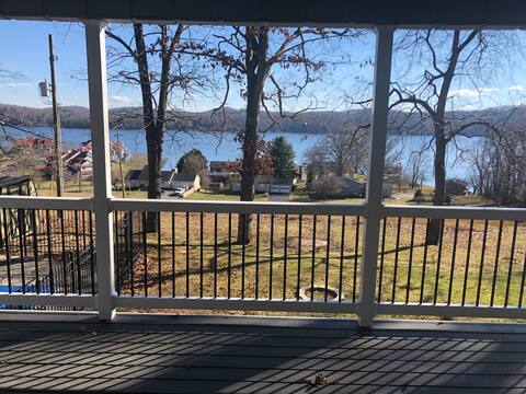 5 Br home w/Lakeview & Pool