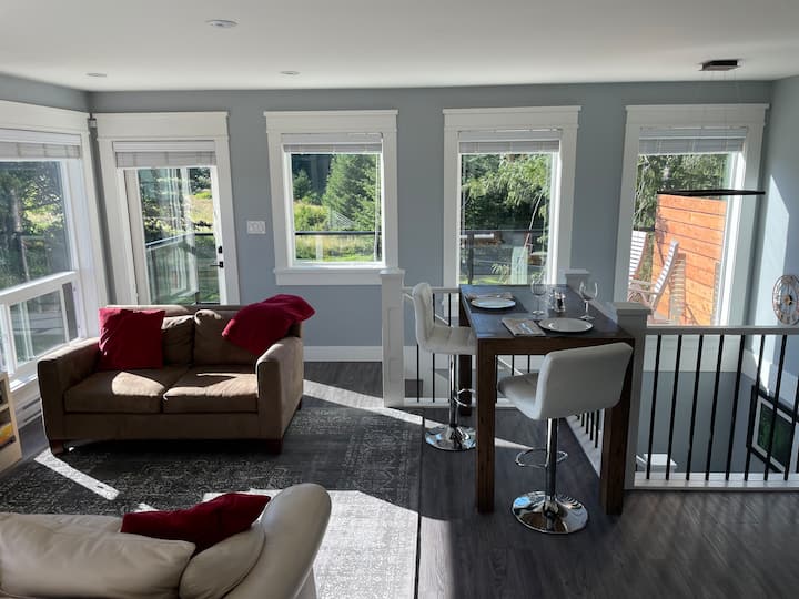 Mill Bay Retreat - Sidney