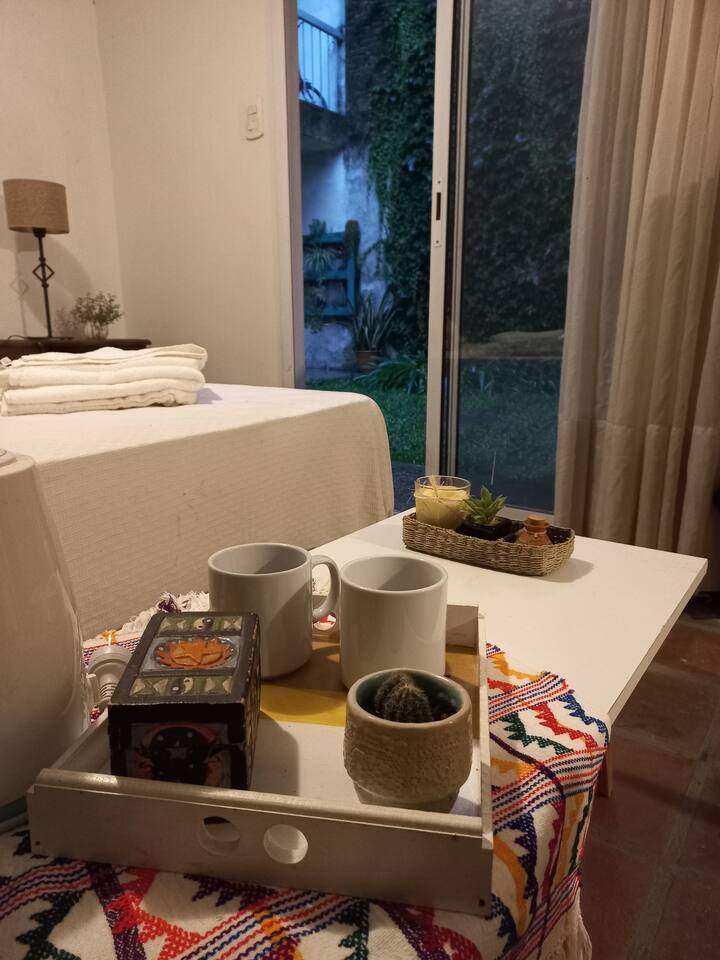 Privatzimmer in einer Wohnung mit Garten