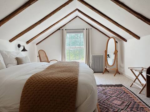 Breezy Crest private & restful w/antique charm