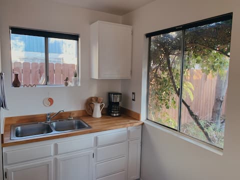 Popular Airbnb listing: Charming back house in walkable Los Feliz in Los Feliz