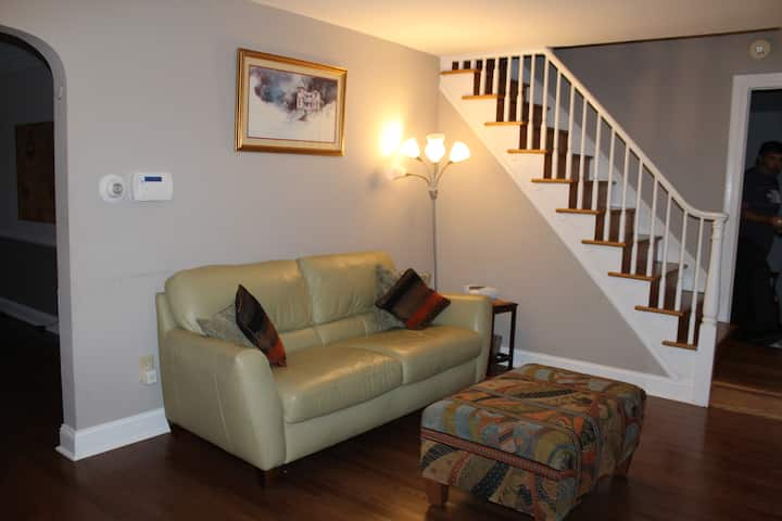 Dream Living In Wynnewood, 4 Bedrooms,easy Access - Media
