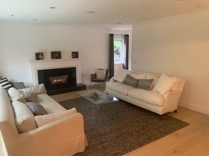Luxury 4 Bedroom, 3 Bathroom Newly Renovated Home - Vancouver