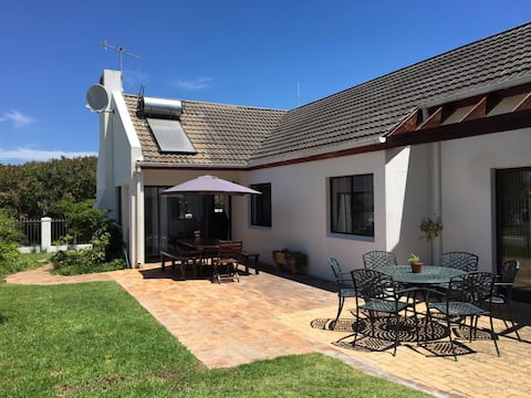FAMILY FRIENDLY HOLIDAY HOUSE IN VOELKLIP
