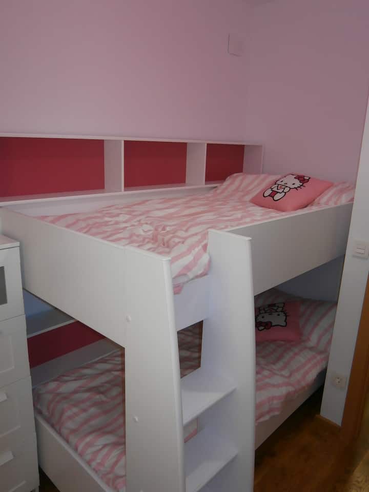 SPÁLŇA 3. 2 POSCHODOVÉ POSTELE 1,20 M