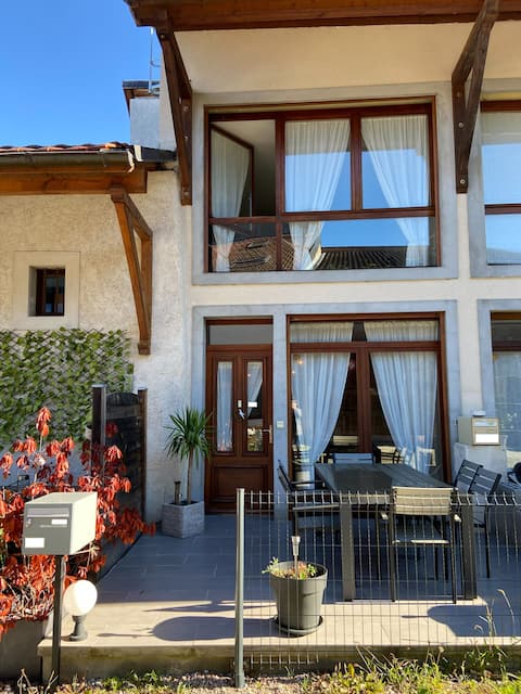 Spacious village house between lake and mountains