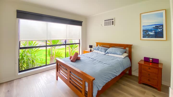 Master BR1 në katin e poshtëm - Queen suite. Qasje në ambientin e plotë.