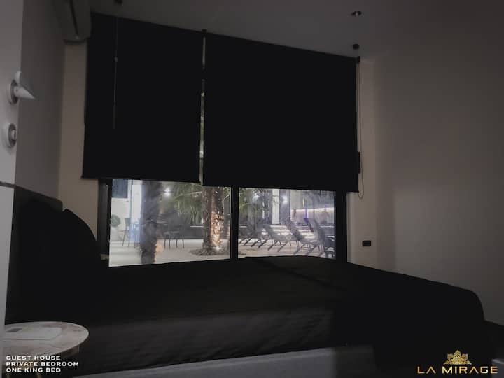 Საოჯახო სასტუმრო ცალკე საძინებელი ერთი საწოლით