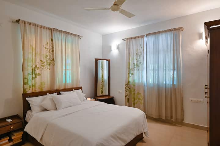 Bedroom 1 image 2