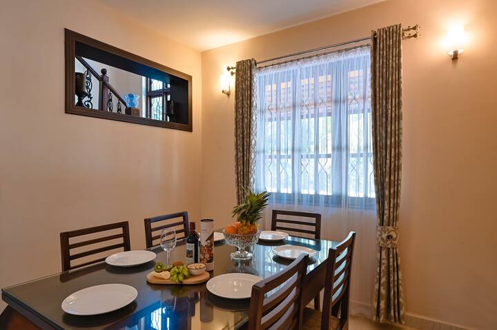 Dining area image 2