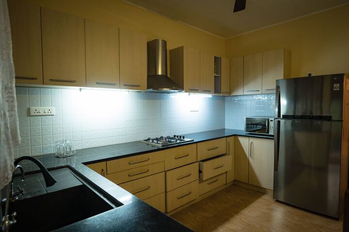 Full kitchen image 4