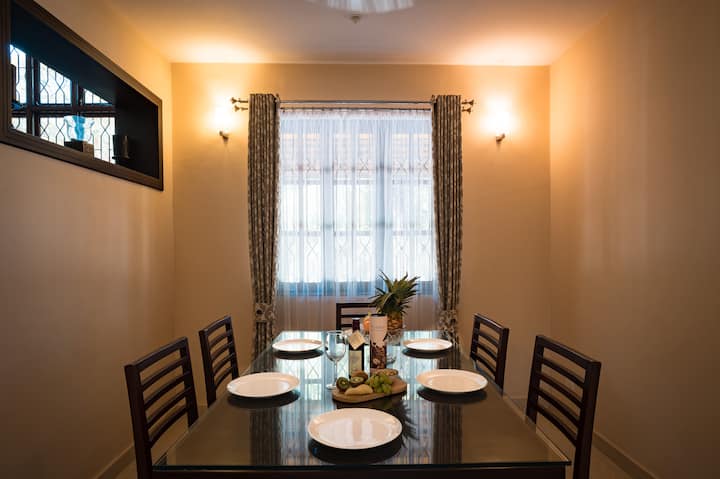 Dining area image 1