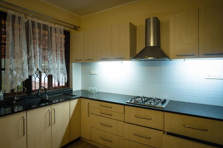 Full kitchen image 3