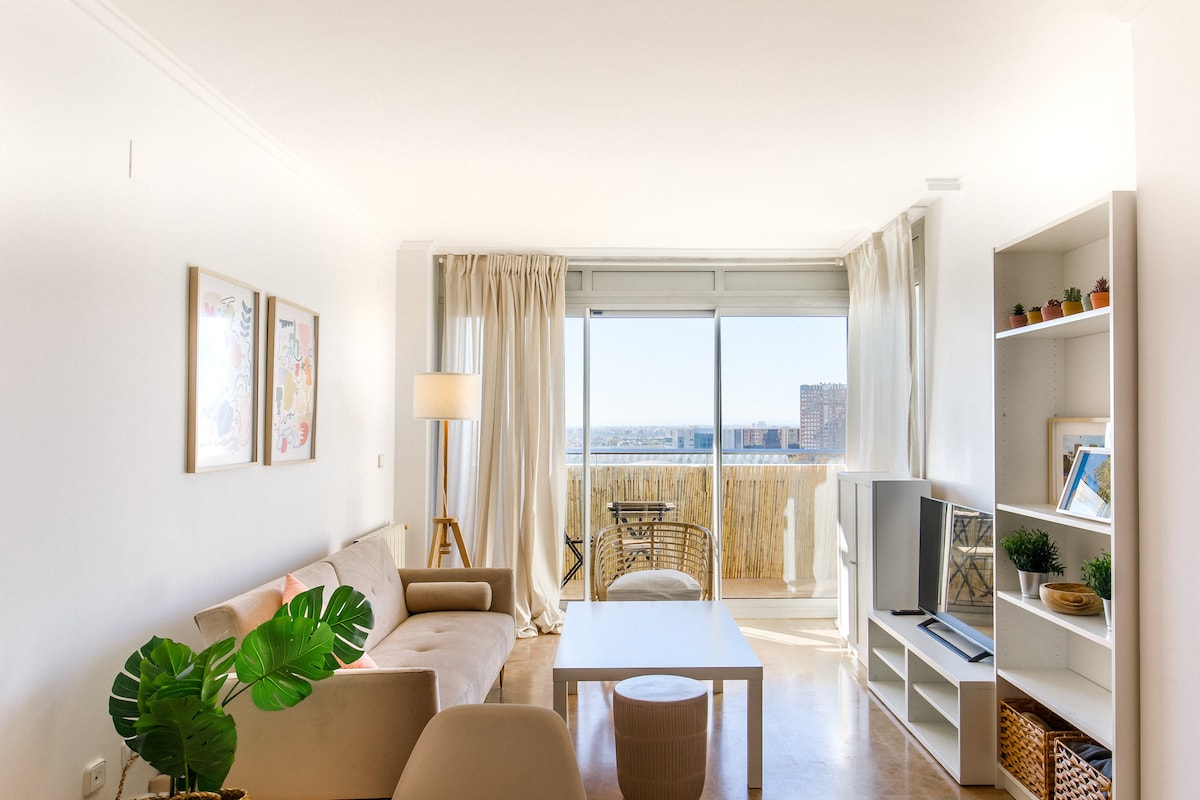 Top Airbnb: City of Arts & Sciences views apartment in València