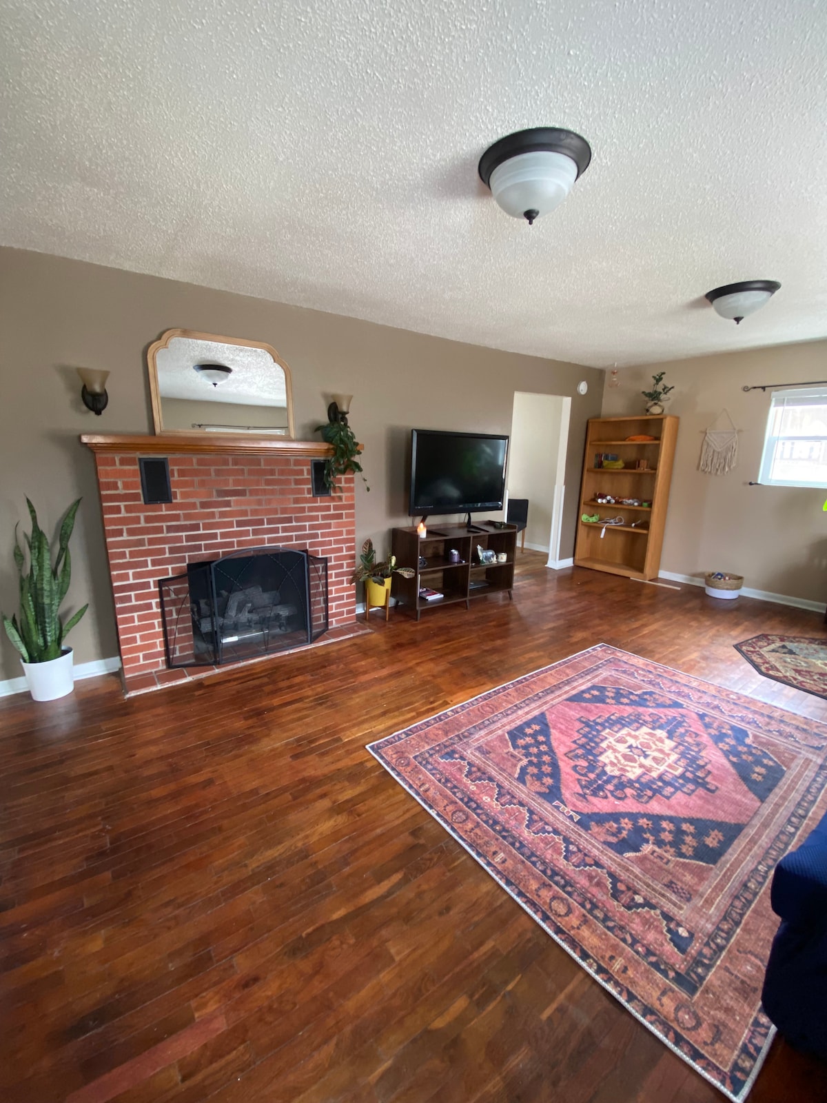 Cozy 2 bedroom with fenced yard (dog friendly) Houses for Rent in