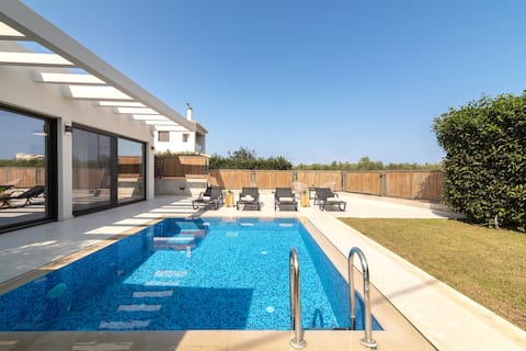Oresteia Exclusive Villa, a Cozy Retreat