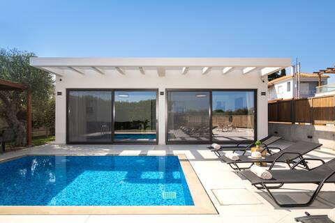 Oresteia Exclusive Villa, a Cozy Retreat