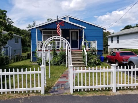 Beautiful 3 Bedroom Cottage Steps From the Beach