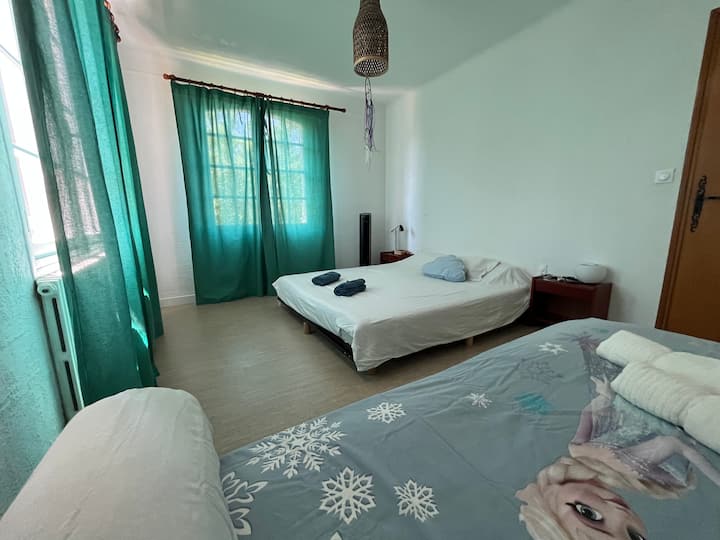 Chambre 1, ukubwa wa mfalme (180) na taa rahisi