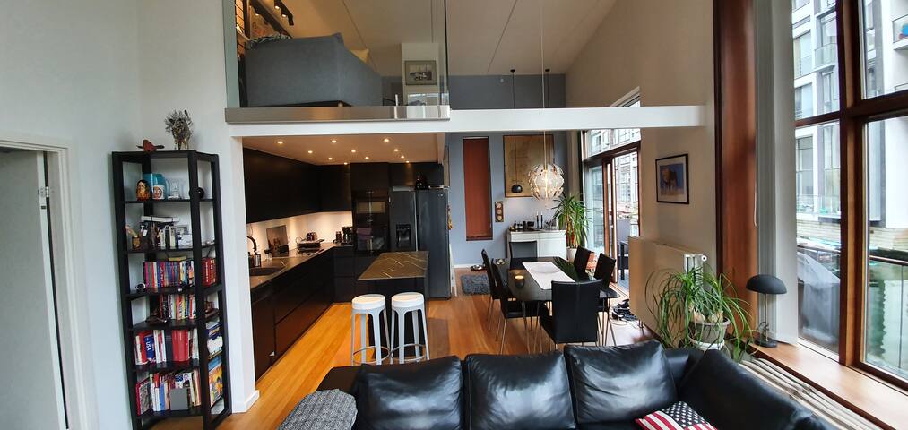 Luxurious apartment by the canal. Free parking! gallery image 2