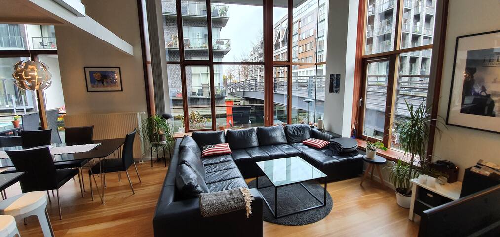 Luxurious apartment by the canal. Free parking! gallery image 4