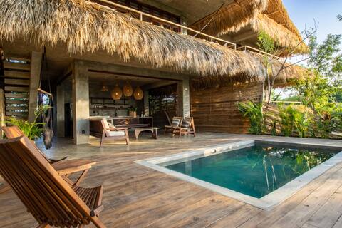 Designer villa - drifting within ocean and forest