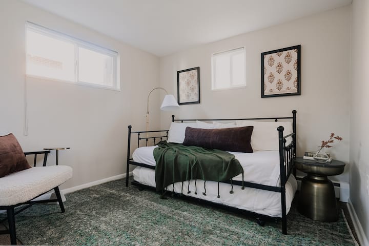 bedroom #4 - Two Twin Beds
