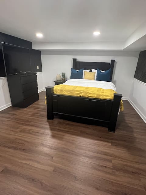 Romantic Spacious 1BR, XL Jacuzzi Private & Cozy