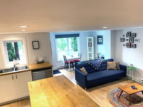 Top performing Airbnb: Private Vancouver Suite Near SkyTrain Free Parking in Renfrew Collingwood
