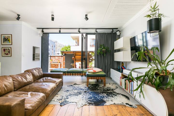 Unique 3 bedroom home in Sea Point gallery image 2