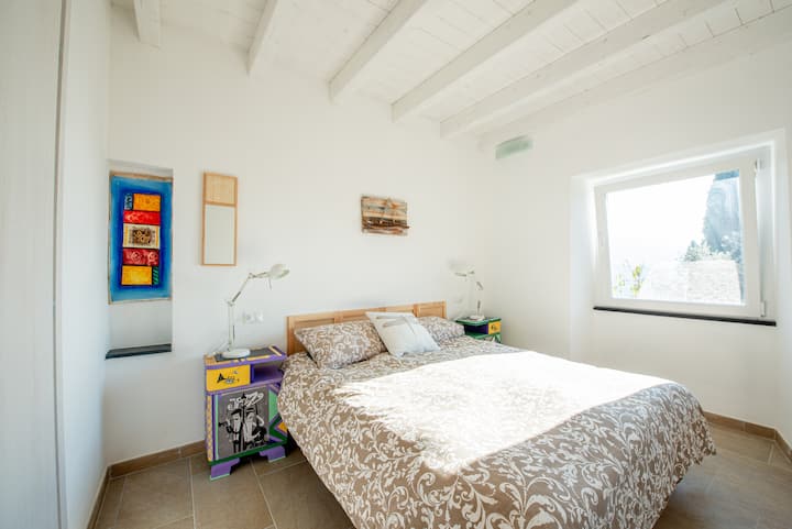 Джаз спалня с великолепна гледка към морето