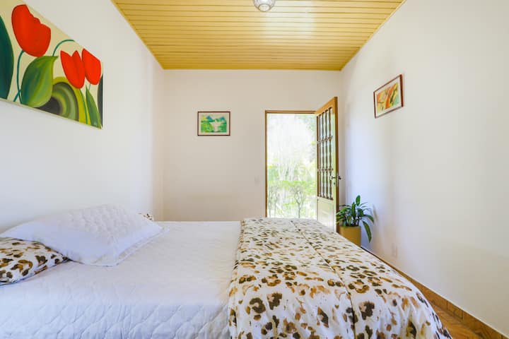 Soba sa šarmom vrta.