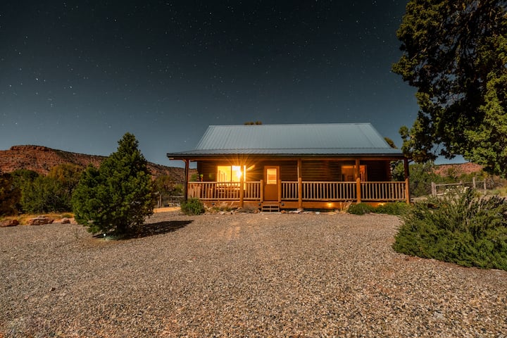 Artistic Western Log Cabin by Quiet Shelters