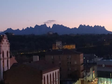 Beautiful views of Montserrat, 2 minutes from downtown.